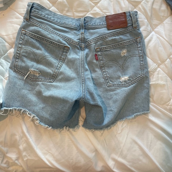 Levi Size 26 Shorts - Picture 3 of 4